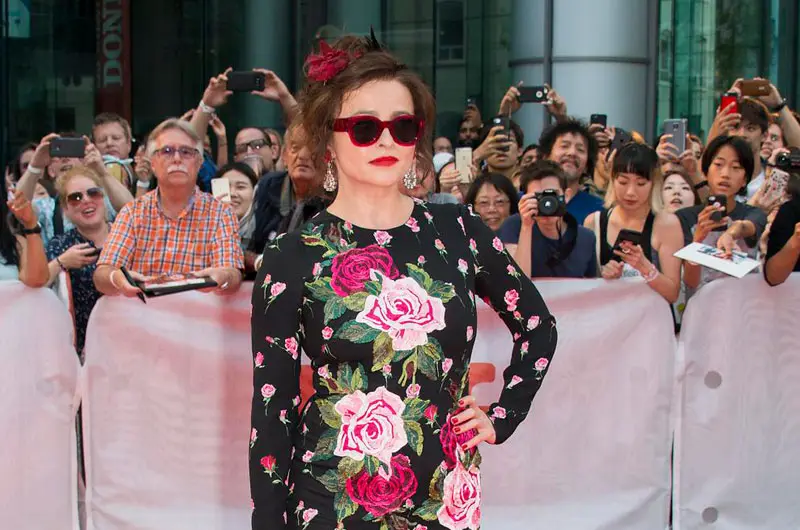 La actriz Helena Bonham Carter abandona su papel en pleno rodaje de 'The White Lotus'