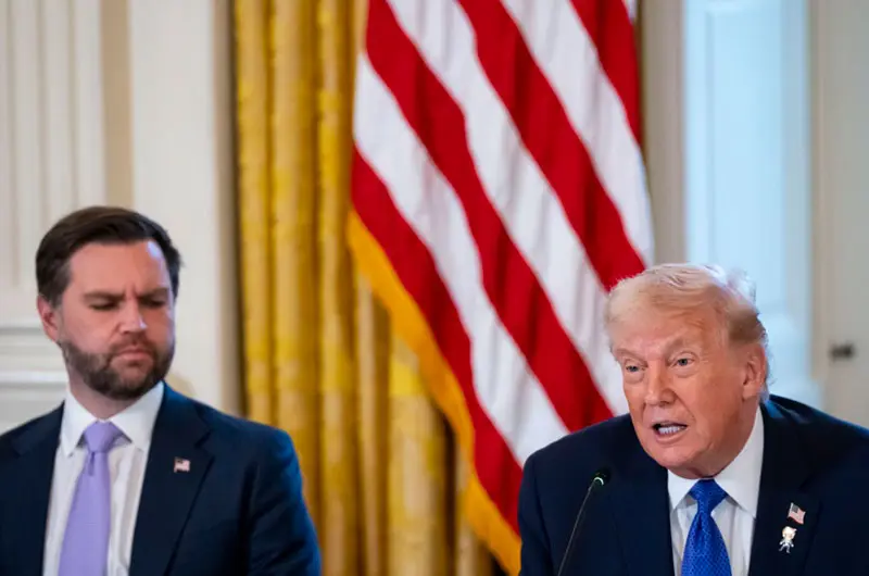Trump sugiere que dejará a ExxonMobil "fuera" de Venezuela tras comentario de su CEO