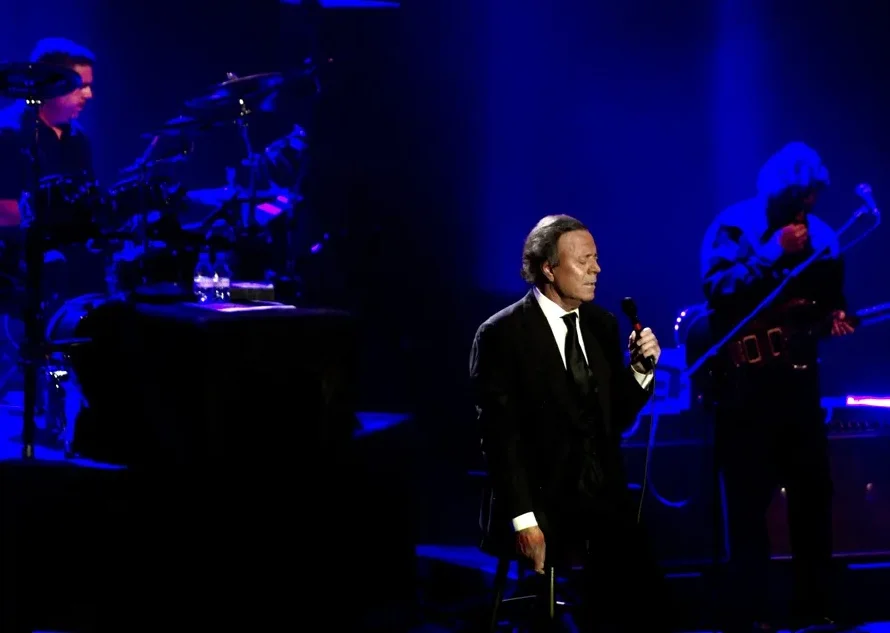 Julio Iglesias podría enfrentar proceso judicial en República Dominicana por denuncia de agresión sexual