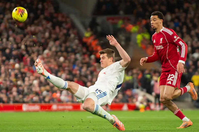 Liverpool comienza el año con un insípido empate sin goles ante el Leeds