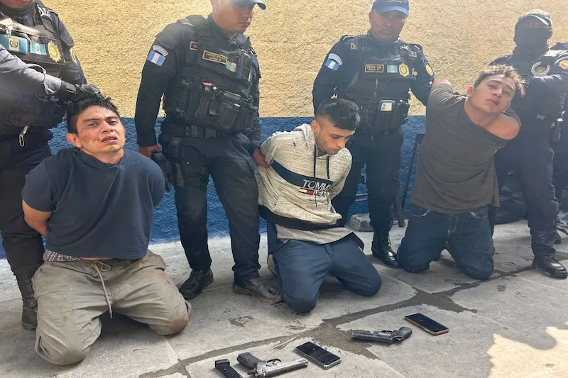 Guatemala suspende clases tras ola de ataques de pandilleros a policías