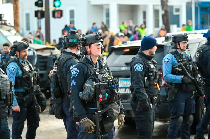 Trump ordena retirar la presencia de agentes federales en protestas de Mineápolis