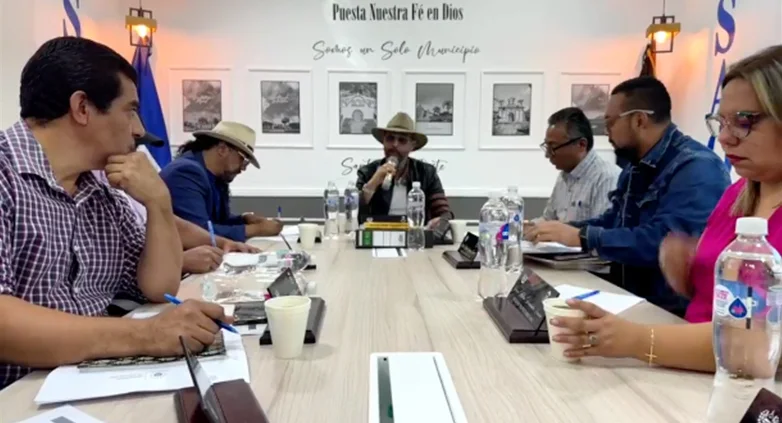 Santa Ana Oeste crea cargo de director de Migración y faculta a alcalde a nombrarlo y definir su salario