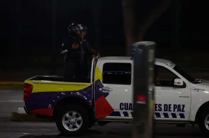 Aeropuerto militar de Caracas, con restos de fuego y daños en vallado tras explosiones
