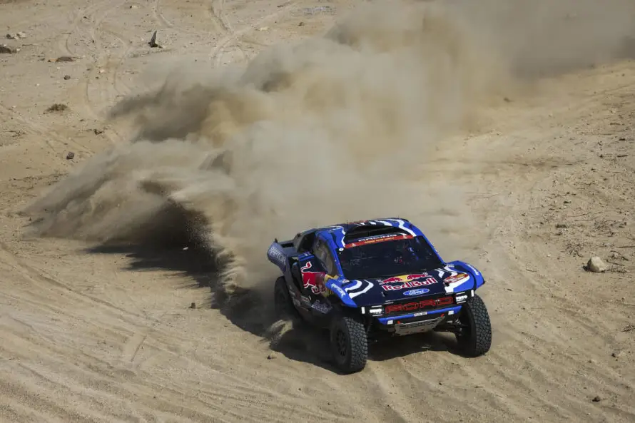 Los pilotos Daniel Sanders y Nasser Al-Attiyah lideran el Dakar tras la sexta etapa