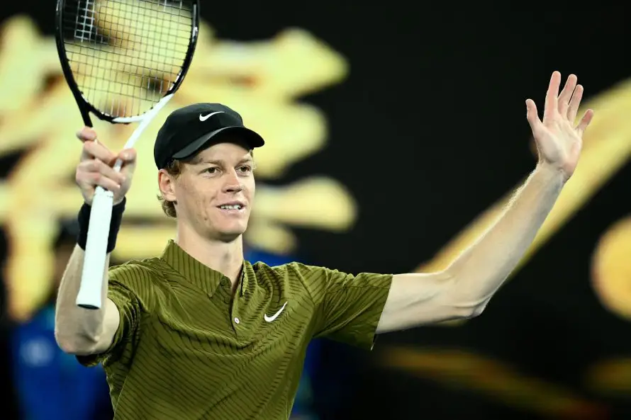 El tenista italiano Jannik Sinner avanza con contundencia a tercera ronda en Australia
