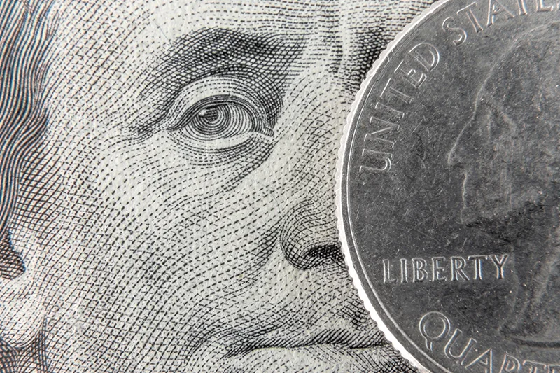 Los billetes de $10 y la moneda de $0.25 son los más usados por los salvadoreños