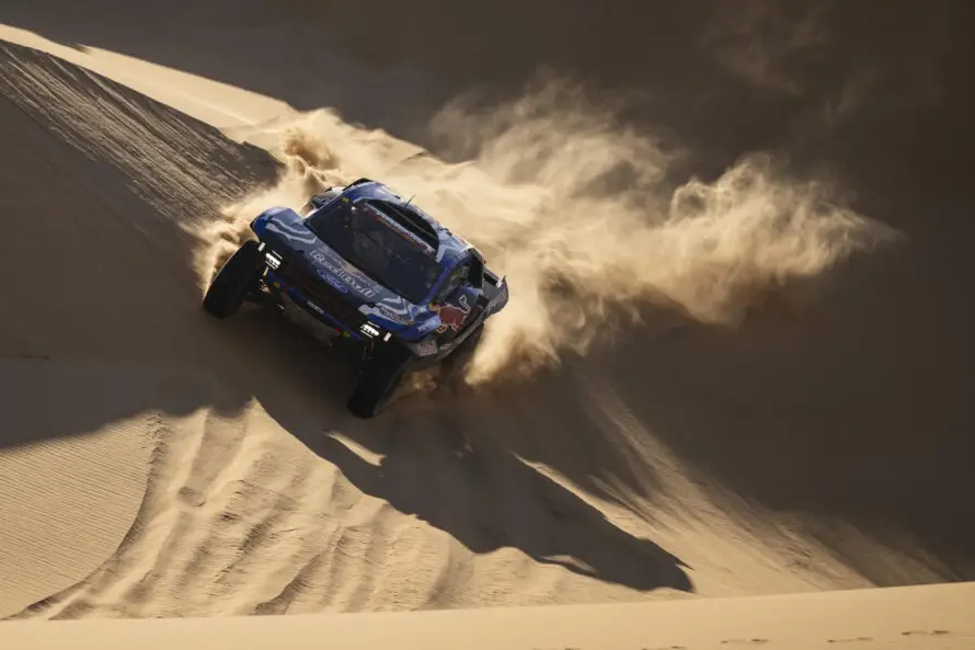 El piloto español Nani Roma lidera el Dakar 2026 pese a pinchar tres neumáticos