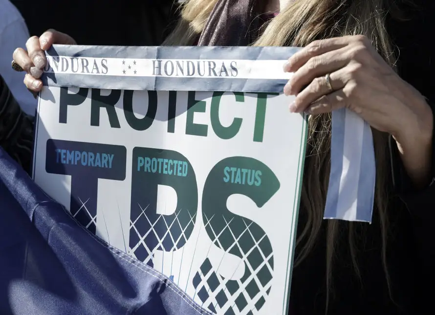 Secretario de Seguridad de EEUU habla de al menos 5 "alternativas" para salvadoreños ante posible terminación de TPS