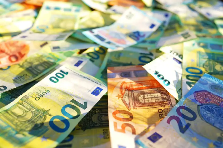 El euro sube con fuerza debido a la debilidad del dólar ante las políticas de Trump