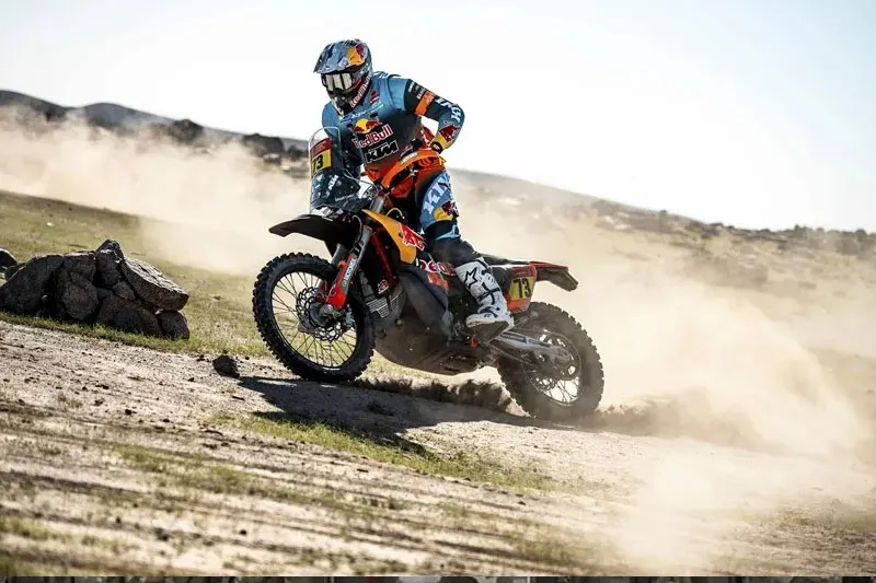 Canet gana la primera etapa en motos tras ser sancionado Branch