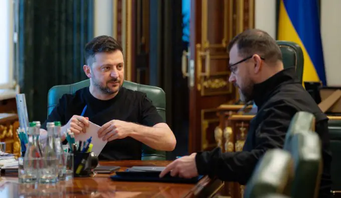Zelenski informa de ataque ruso con misiles sobre edificios en Járkov y con trece heridos