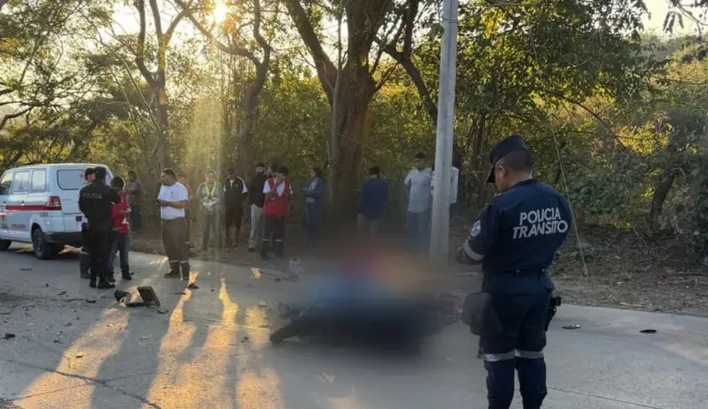 Motociclista y su acompañante mueren tras chocar contra camión arenero en Metapán