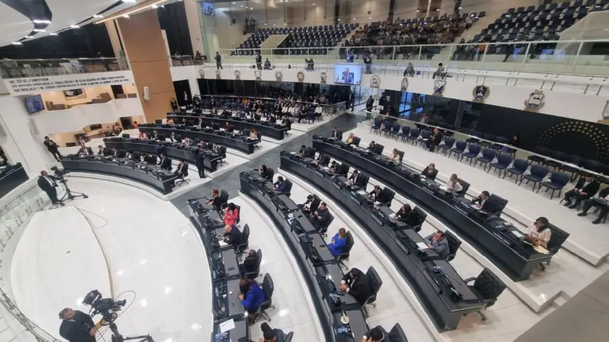 Ley Quincena 25 será obligatoria en el sector privado en 2027 según Nuevas Ideas