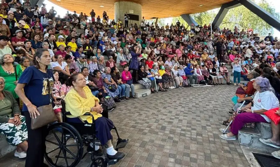 FUSATE movilizó a cientos de adultos mayores en la "Caminata de abuelos y nietos 2026"