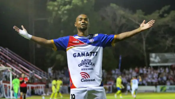 Firpo sufre, pero vence 2-0 a Municipal Limeño en el partido inaugural del Clausura 2026