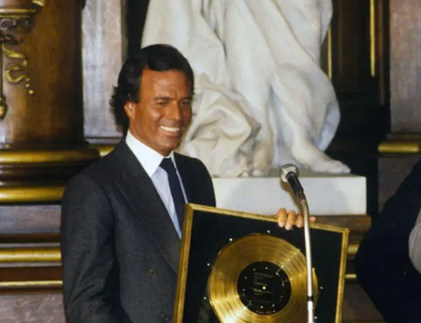 Las mujeres que denunciaron a Julio Iglesias creen "lamentable" el archivo de la Fiscalía española