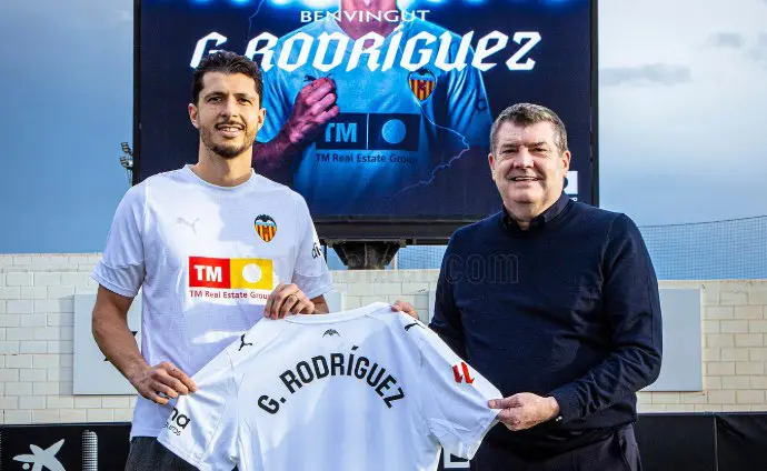 El centrocampista argentino Guido Rodríguez ficha por el Valencia