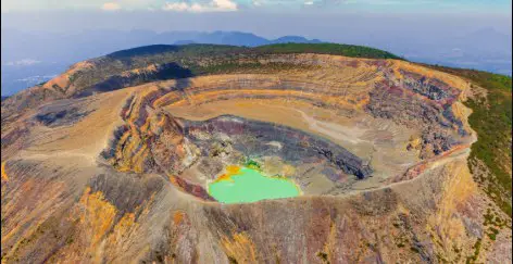 Medio Ambiente advierte que recorridos al volcán de Santa Ana no podrán llegar al cráter por fuertes vientos