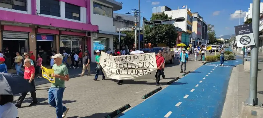 La marcha de este 25 de enero hacia la BINAES en imágenes