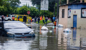 Lluvias extremas y calor presionan inflación en El Salvador, según análisis regional