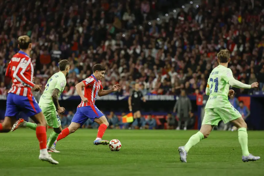 Barcelona y Atlético se miden en duelo electrizante por la Copa del Rey este jueves 