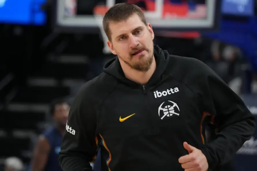 Denver frena a Boston y los Spurs encadenan décima victoria en la NBA