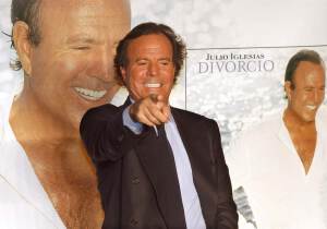 Fiscalía española avala investigar a Julio Iglesias por agresión sexual