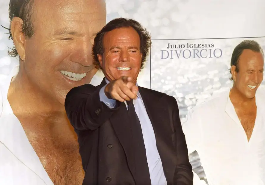 Julio Iglesias demanda a la vicepresidenta segunda del Gobierno español por injurias