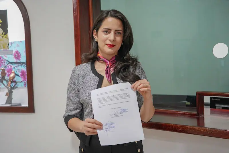 Ortiz entrega propuesta de reducción de impuesto de renta a los salarios: “Para que quede en cancha de ellos”