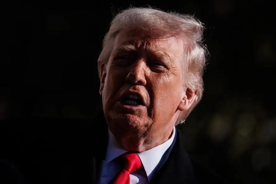 Trump amenaza con aranceles a quien venda armas a Irán y habla de un cambio de régimen