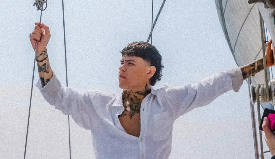 Junior H lanza su álbum "Depressed Mfks" antes de visitar El Salvador