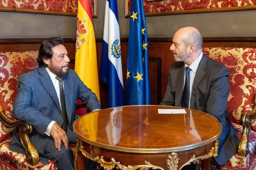 El presidente del Senado español valora el "milagro" logrado en seguridad por El Salvador
