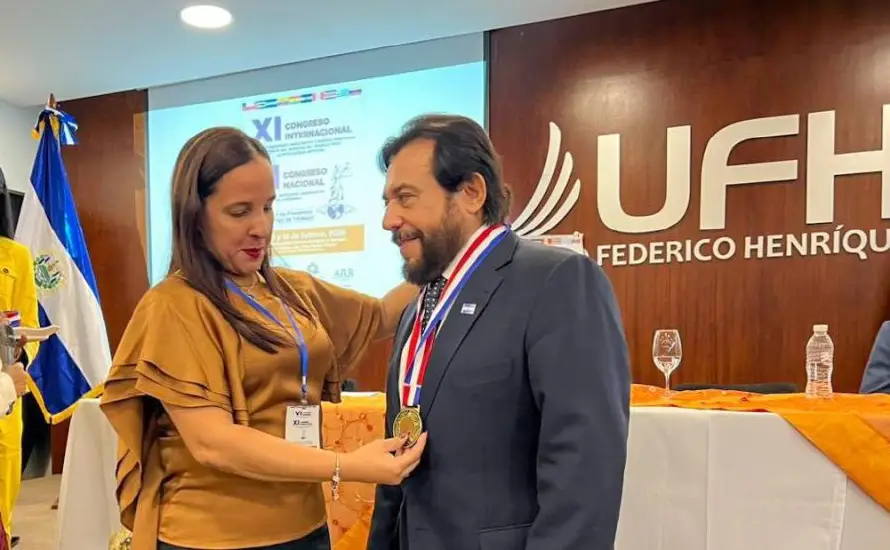 Félix Ulloa habla en Congreso de justicia laboral frente a abusos en “entorno económico, corporativo o tecnológico”