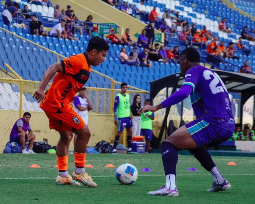 Águila derrota 2-0 a Zacatecoluca y consigue su tercera victoria consecutiva