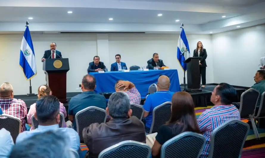 Castro respalda creación de consorcio de transportistas que renovaría 1,200 unidades: “Aquí se acabaron los chantajes”