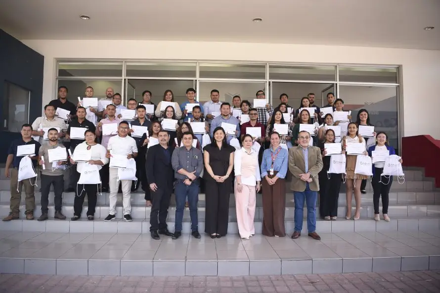 Fundación Suriano Siu otorga 49 nuevas becas y celebra impacto educativo en El Salvador