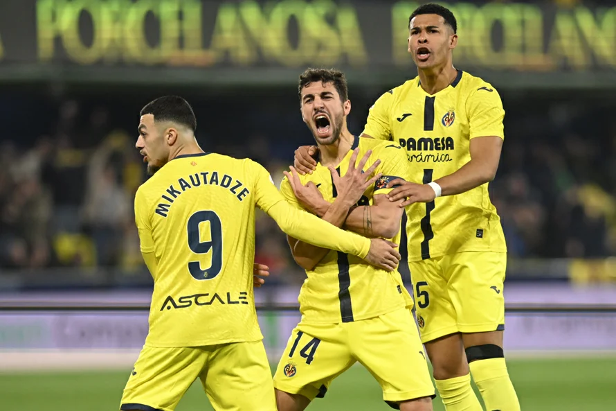 El Villarreal supera al Valencia en un derbi intenso y polémico