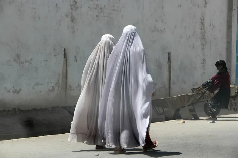 Talibanes han excluido a 2.4 millones de niñas afganas de la educación secundaria