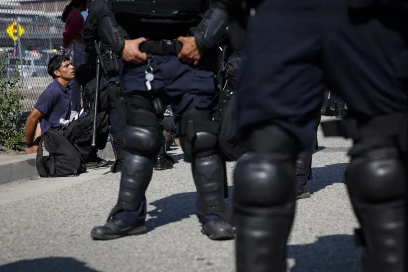La administración Trump ha arrestado a 379,000 migrantes en un año, según ICE