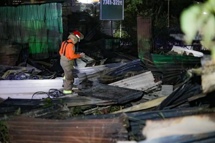 Incendio en bulevar del Ejército deja 20 viviendas quemadas