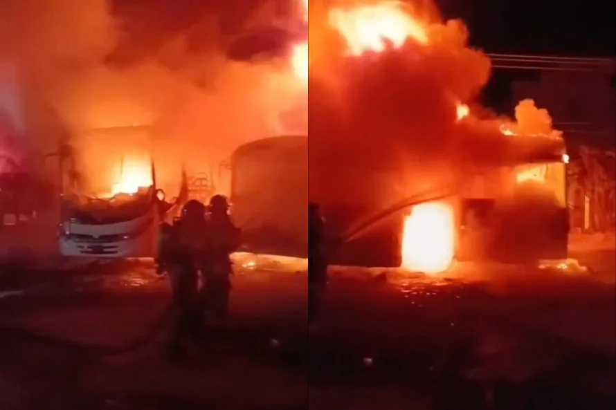 Un incendio consumió tres buses en Los Naranjos