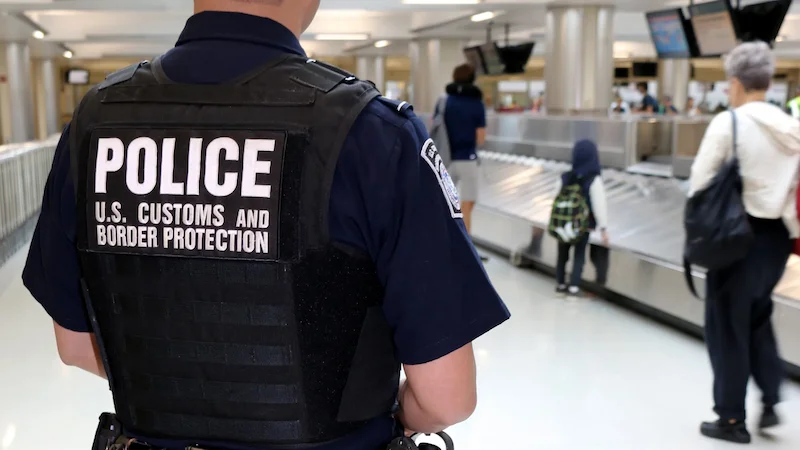 EEUU captura a salvadoreño acusado de abuso sexual infantil cuando intentaba volar hacia El Salvador