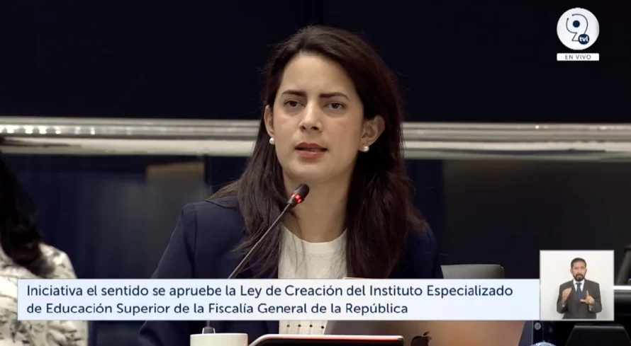 Claudia Ortiz dice incumplir compromiso con el FMI sobre pensiones pondría en riesgo el financiamiento