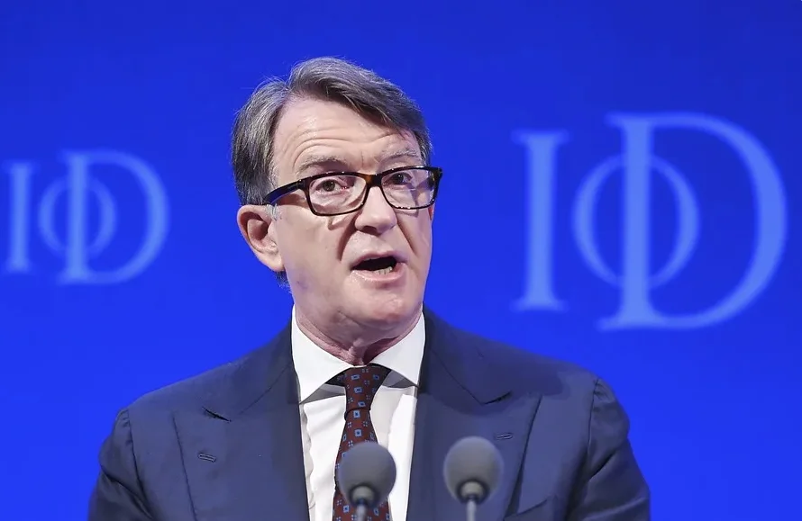 La Policía británica detiene al exministro Peter Mandelson por sus lazos con Epstein