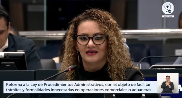 Eliminan apostilla de trámites para operaciones comerciales aduaneras, Arena advierte que podría violar transparencia en compras públicas