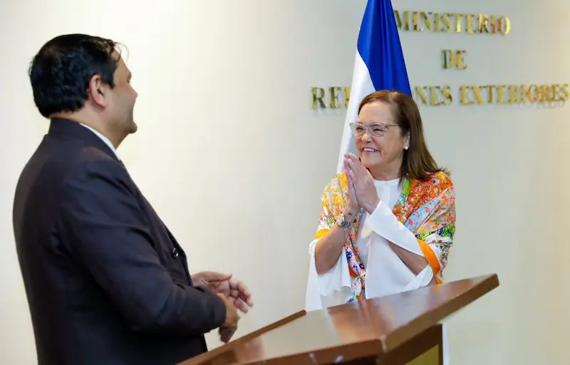 Canciller firma convenio con instituto de la India para formación diplomática