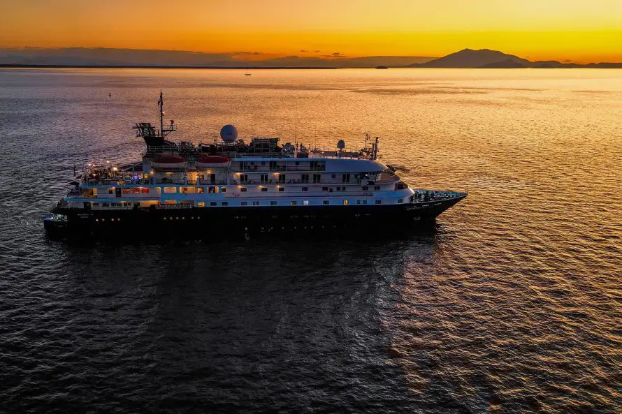 Crucero Hebridean Sky llega con más de 100 turistas al Puerto de La Unión