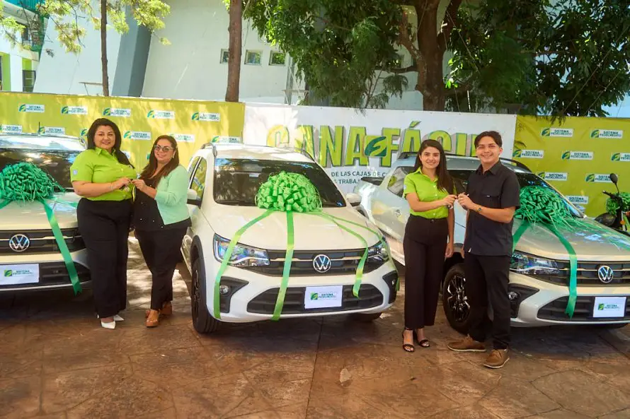 Sistema Fedecrédito premia la fidelidad de los salvadoreños con la entrega de 233 premios