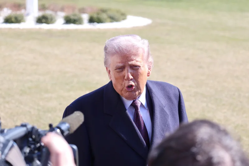 Trump advierte que EEUU podría hacer una “toma de control amistosa” en Cuba